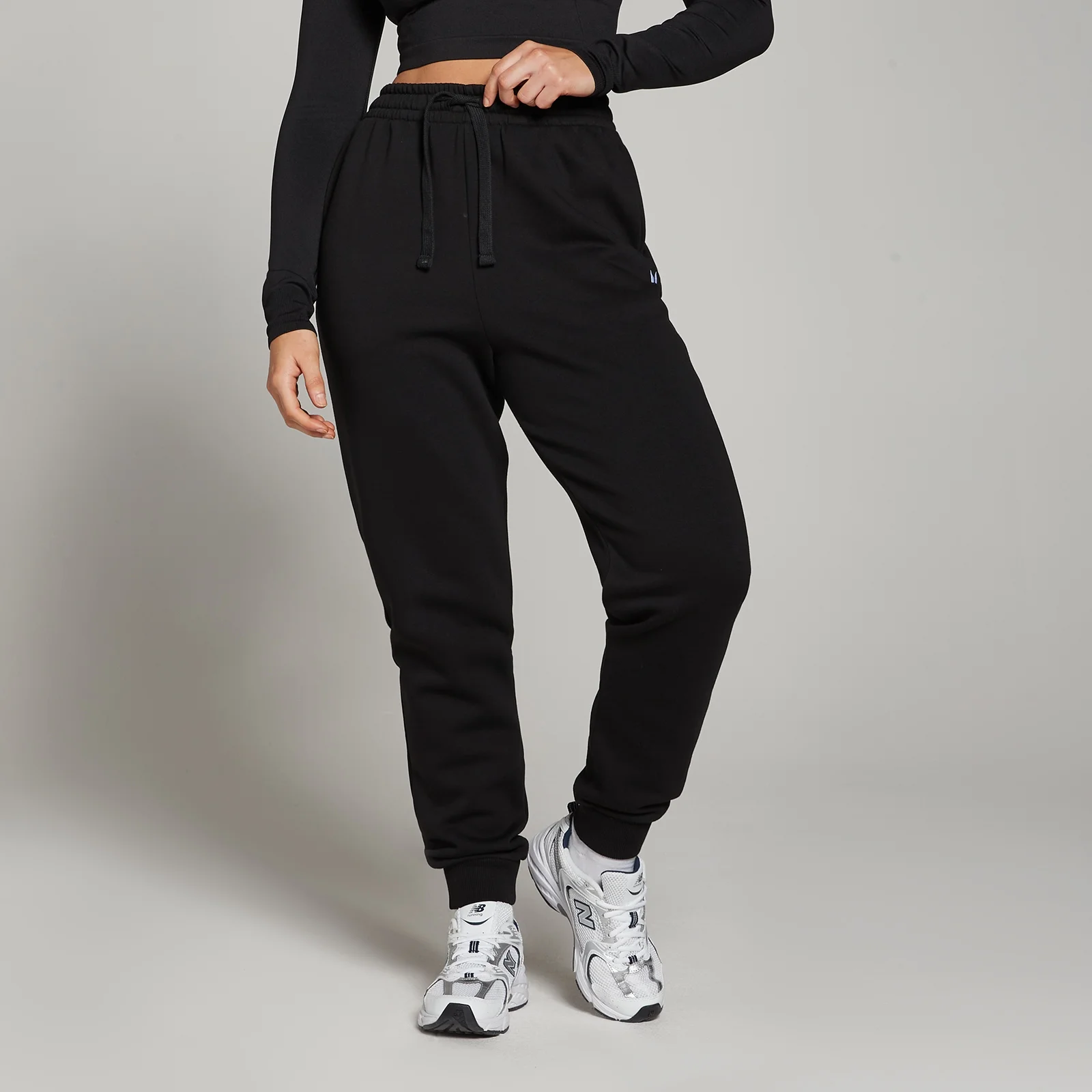 MP Women's Basics Regular Fit Joggers − ženski donji deo trenerke − crni - XXS Slika 1