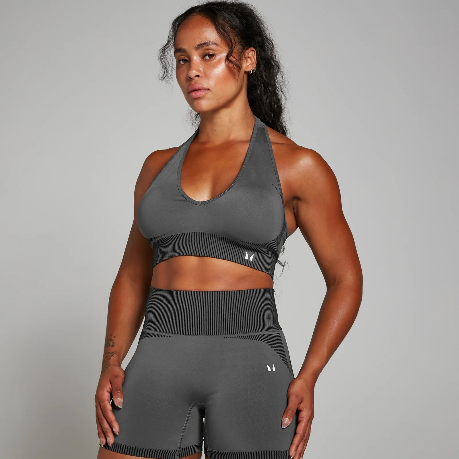 MP Women's Two Toned Seamless Sports Bra - ženski sportski grudnjak - crni - XS Slika 1