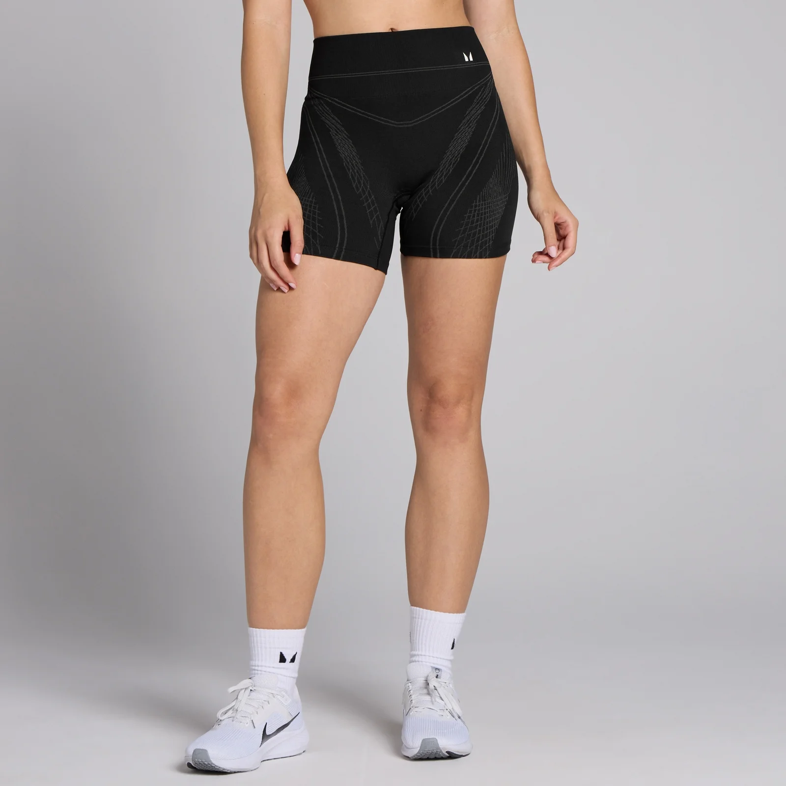 MP Women's Tempo Seamless Linear Shorts − ženski šorts − crni - L Slika 1